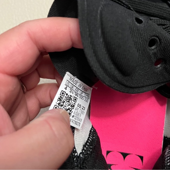 NWT - Adidas Trae Young 3 Basketball Shoes - Youth US 4 / EU 36 / Women 5 - Picture 9 of 9